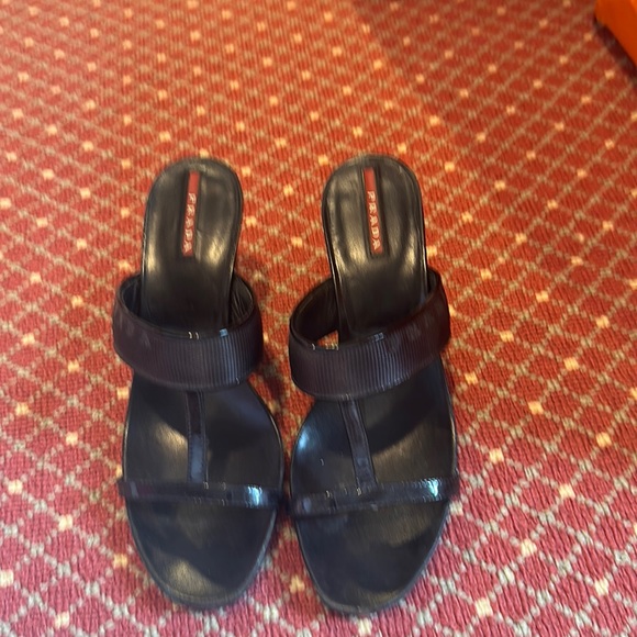 Prada leather heels size 38.5 in great condition - Picture 2 of 7